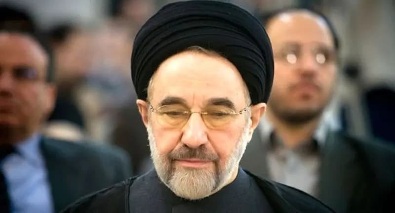 تصویری از حضور سید محمد خاتمی در بیت امام (ره)