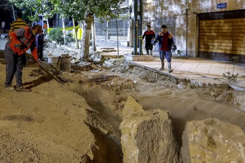 پیرهادی، عضو شورای شهر پایتخت: اقدام فوری درباره فرونشست زمین در تهران نیاز است؛ این موضوع در مناطق جنوب غربی به یک هشدار جدی تبدیل شده/ کاهش بارندگی‌ها از سال ۱۴۰۱ به بعد و برداشت بی‌رویه از منابع آب زیرزمینی، خطر فرونشست را تشدید کرده/ این پدیده، زنگ خطری برای شبکه گاز، خطوط انتقال برق، لوله‌های آب، جاده‌ها و حتی ساختمان‌های مسکونی است