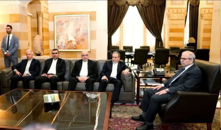نشست مجمع یادگاران شهدای آجا در دانشگاه امام علی(ع) برگزار شد 