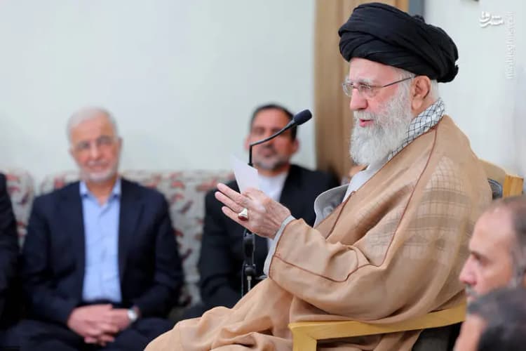 انتقاد روزنامه اصولگرا از نحوه اطلاع‌رسانی در مورد مذاکرات ایران و آمریکا: مسئولان اطلاعات درست نمی‌دهند، مردم سراغ رسانه‌های خارجی می‌روند