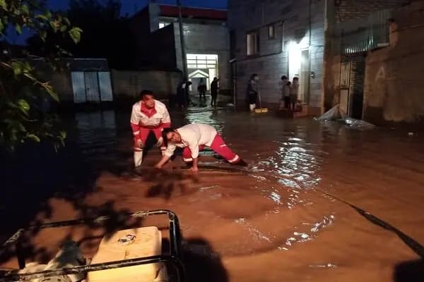 امدادرسانی به ۵ خانوار درگیر سیلاب در ارومیه