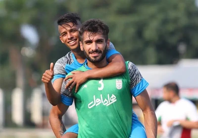 آغاسی در سه راهی/ پرسپولیس در آمپاس، به استقلال نزدیک، تماس با تراکتور!