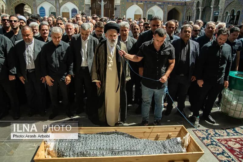 انتشار تصاویری جدید از فرزندان مرحوم اکبر هاشمی‌رفسنجانی در خاکسپاری عمویشان