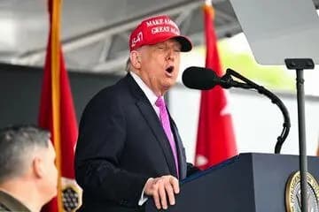 تحریم نان مردم را برید، جیب تندروها را پر کرد! | امام: ایران نباید عقب بنشیند