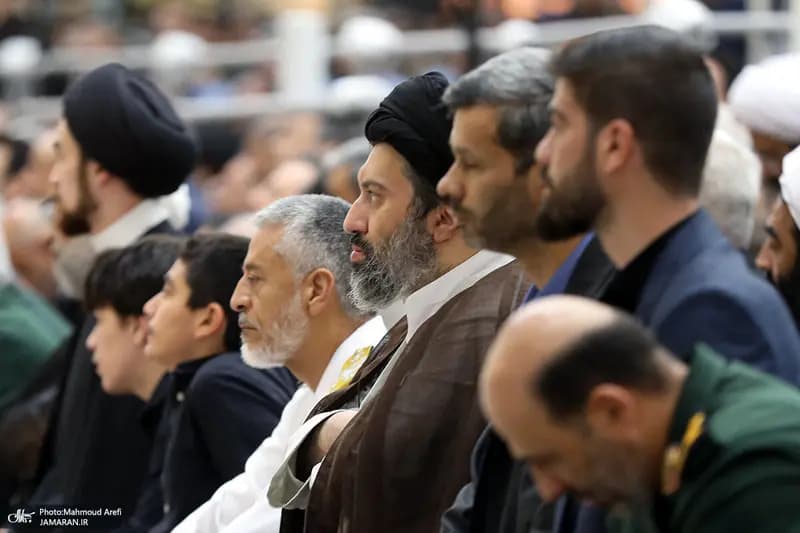 تصاویری از فرزند رهبر انقلاب در حرم امام خمینی