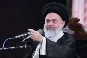 تصاویری از گپ و گفت قالیباف و سیدحسن خمینی در حاشیه یک دیدار/ نمایندگان به مرقد امام رفتند