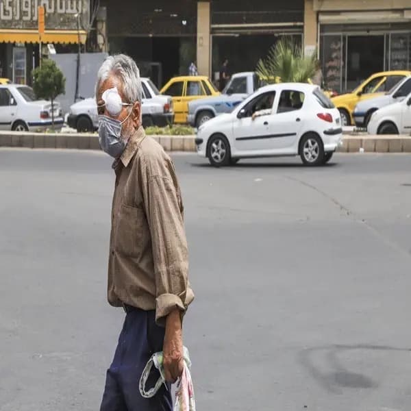 مقتول در طول مسیر با یکی از دوستانش با در حال تماس بوده که همین موضوع، سرآغاز درگیری شده/ قاتل پس از ارتکاب قتل، جسد را در بیابان‌های اطراف فرودگاه رها و چند متر دورتر، موبایل مقتول را به بیرون پرتاب می‌کند/ او هنگامی که می‌خواسته آثار جنایت را تمیز کند، متوجه گوشی دوم مقتول می‌شود که زیر صندلی خودرو افتاده و هنوز روشن است/ وی به دنبال کشف سرنخ‌هایی توسط پلیس، در عملیاتی غافلگیرانه دستگیر شد