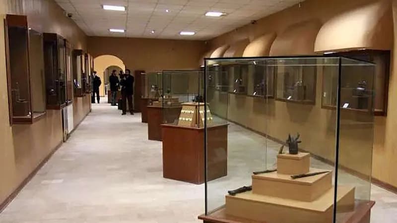 دزدی از دل تاریخ کرمان / آثار نفیس قرآنی و سکه‌های قدیمی ناپدید شدند!