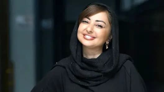 بهرنگ علوی تغییرچهره داد/ آقای بازیگر با استایل عربی جذاب در دبی قابل شناسایی نیست+عکس