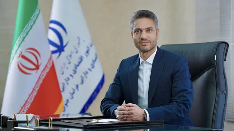 هیچ مسأله ای امام خمینی را از عبادت و یاد خدا غافل نمی‌کرد