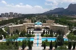 استعفا استاد دانشگاه اصفهان به خاطر حجاب/ عکس