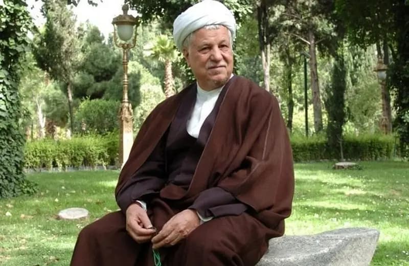 هاشمی رفسنجانی در کنار پیکر شهید عباس دوران؛ سال ۸۱ +عکس