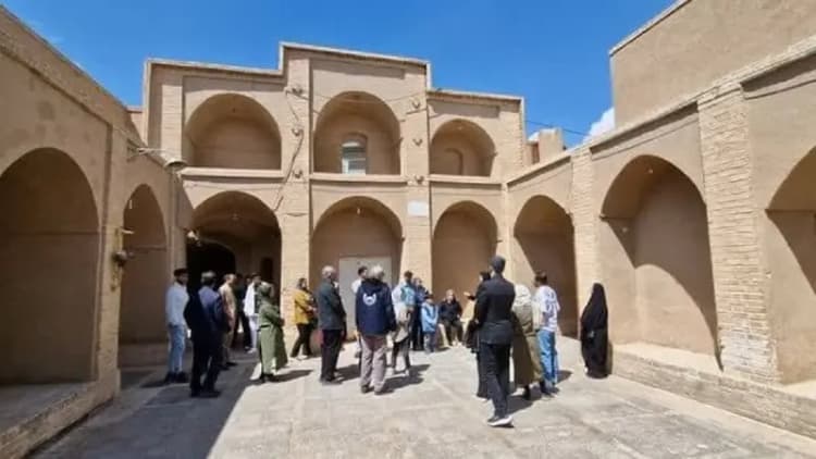 پیکر شهید مرزبان محمد زارعی در جزیره قشم تشییع می‌شود
