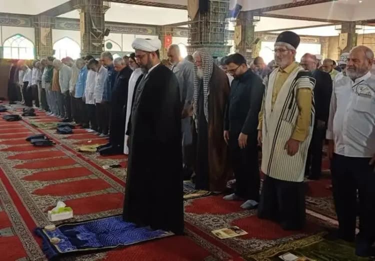 تقلا برای بقا / رجب طیب اردوغان رئیس‏‌جمهور اقتدارگرای ترکیه این روزها فضای اندکی برای مانور قدرت دارد