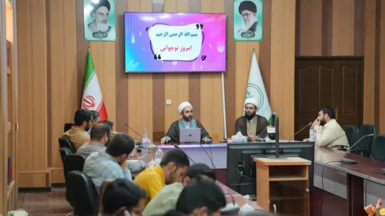 درعصر مادی‌گرایی امام خمینی (ره)  پرچم توحید را برافراشت