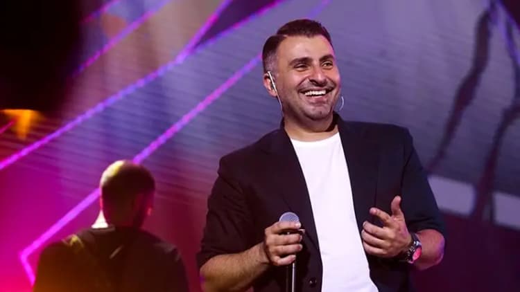 فیلم آواز شکوهمند محسن چاوشی با هنرمندی جذاب مهسا حجازی و هوتن شکیبا /  آهنگ صدای تو اومد صدای خنده تو اومد ! 