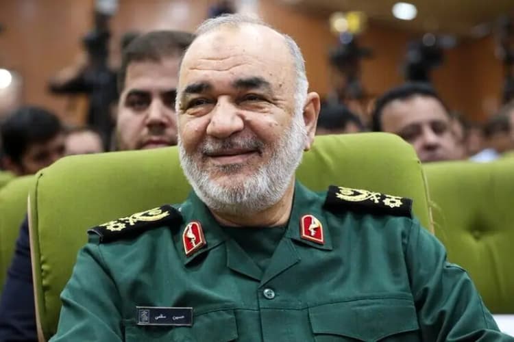 ترامپ ماشین قرمز تسلا را پس می‌دهد