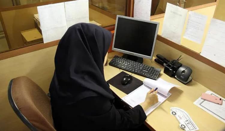 قیمت دلار امروز دوشنبه ۵ خرداد ۱۴۰۴؛ دلار از کانال ۸۲ هزار تومان خارج می‌شود؟