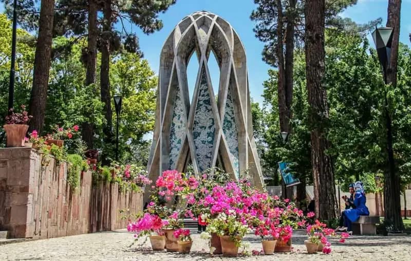 جام طلایی خیام نیشابوری در کدام کشور است؟