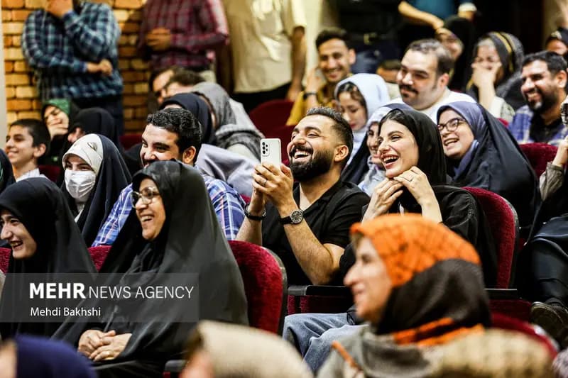 محفل «طنز قمپز» حوزه هنری استان قم