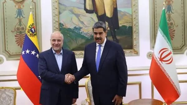 حمله تند روزنامه اصولگرای جوان به اصولگراهای انقلابی: در اقلیت هستند، اما صدای‌شان در بوق است