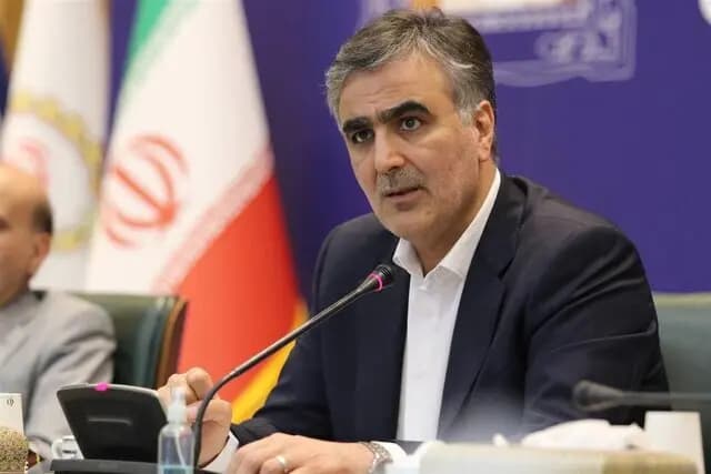 انتقاد به تغییر ساعت کاری؛ اگر ساعات اداری یک ساعت جلو کشیده شود...