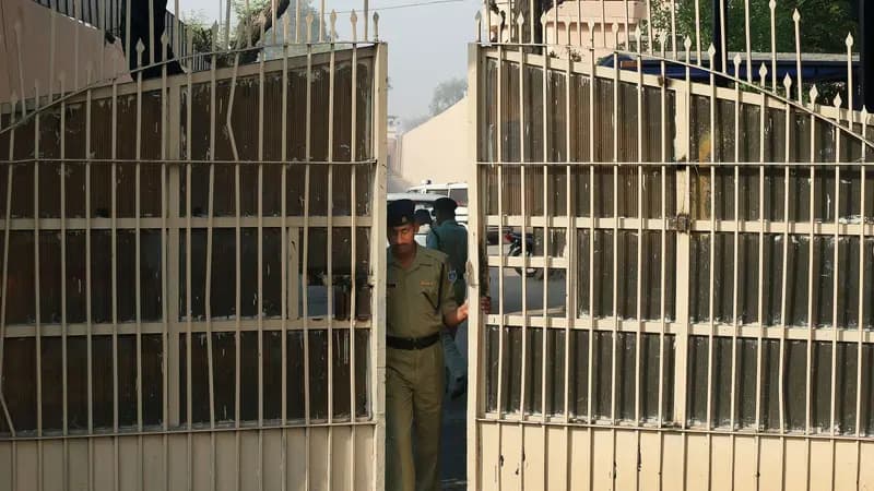 یکصد زندانی از زندان مرکزی کراچی در پاکستان گریختند
