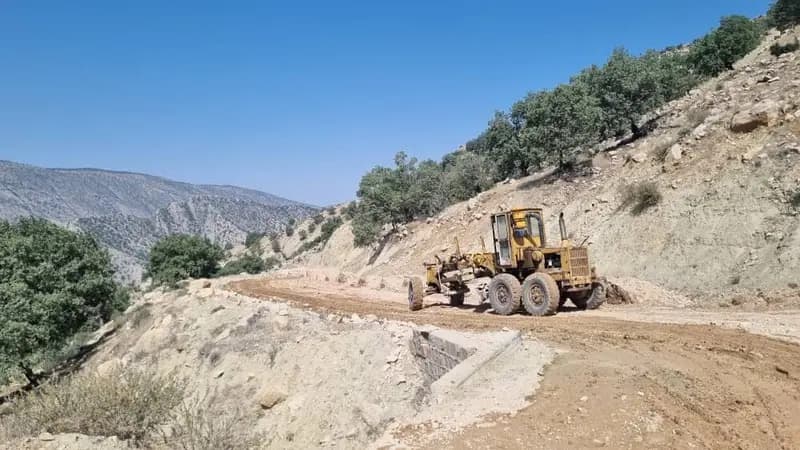اجرای عملیات بهسازی و آسفالت راه روستایی شیخ هابیل در شهرستان چرام