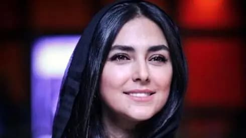 عکس سلبریتی ها/ چهره جدید جذاب «سارا و نیکا» سریال پایتخت بعد 6 سال در 20 سالگی خارج از ایران!